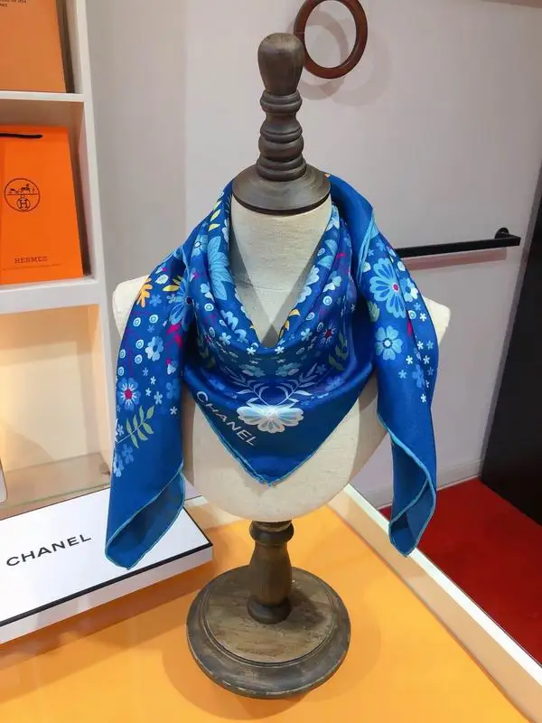 Chanel  silk scarf 90X90cm E (4)